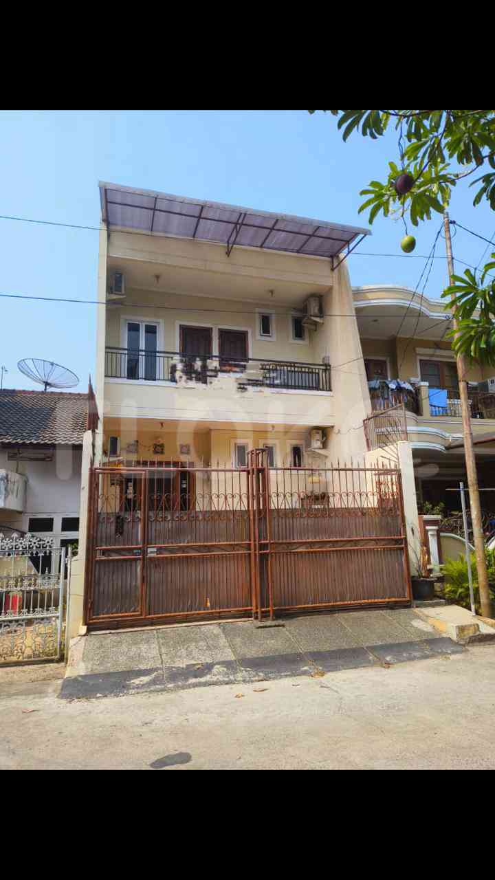 Dijual Rumah 3 BR, Luas 90 m2 di Green Garden, Kebon Jeruk 1