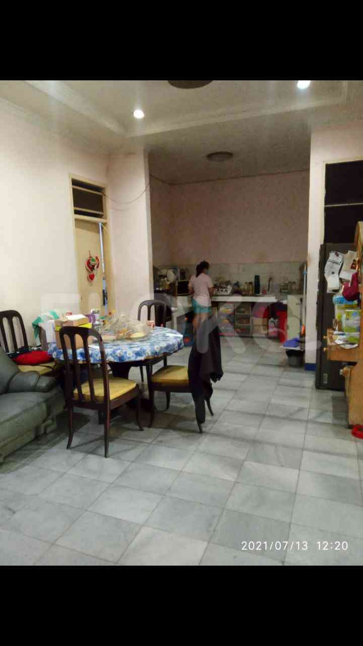 Dijual Rumah 5 BR, Luas 255 m2 di Taman Alfa Indah, Daan Mogot 5