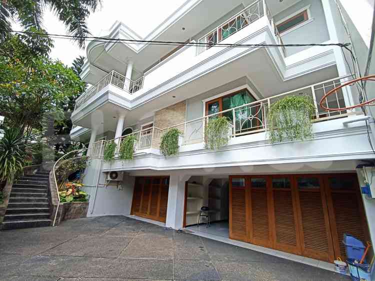 Disewakan Rumah 4 BR, Luas 400 m2 di Pondok Indah, Pondok Indah 1