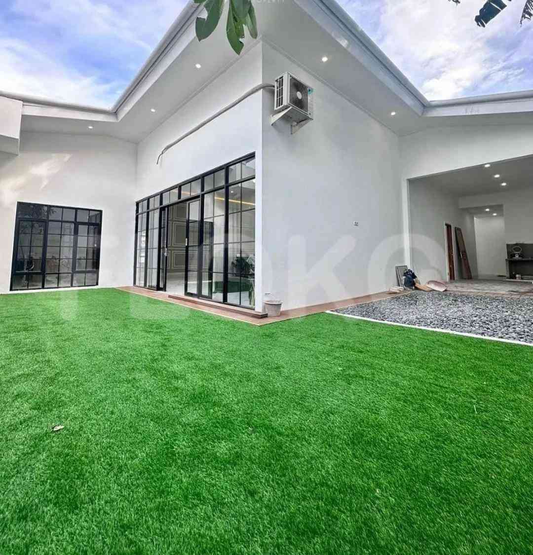 Dijual Rumah 4 BR, Luas 400 m2 di Jl Wijaya Kusuma, Cilandak 3