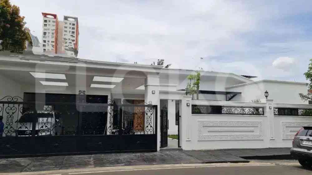 Dijual Rumah 4 BR, Luas 400 m2 di Jl Wijaya Kusuma, Cilandak 1