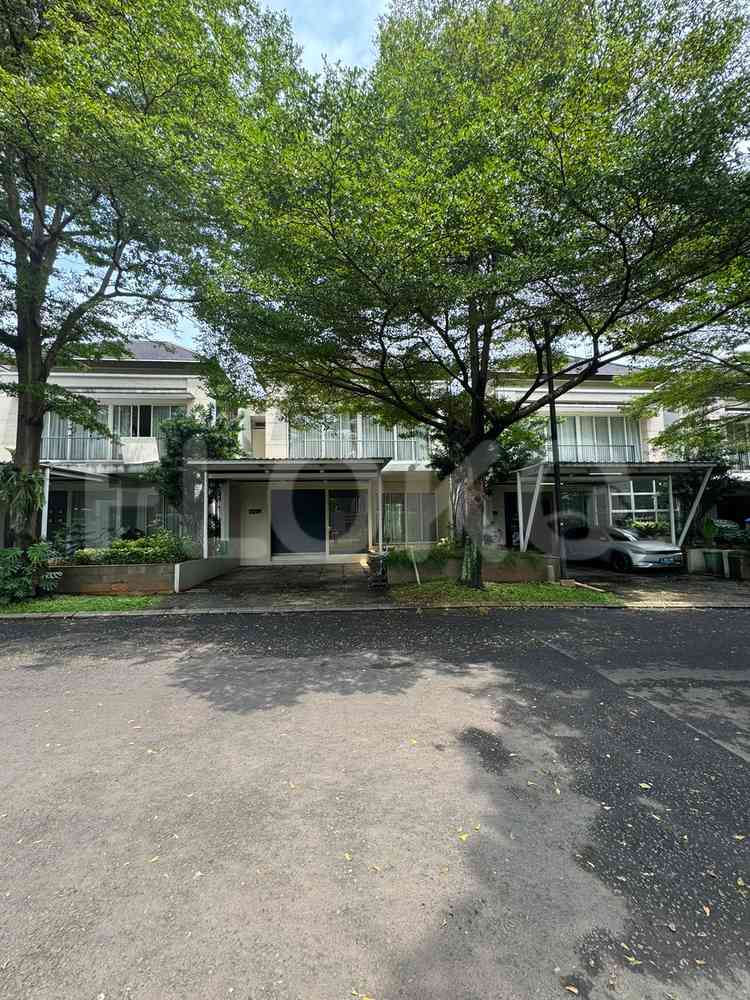 230 sqm, 4 BR house for rent in Serenia Hills, Lebak Bulus 1