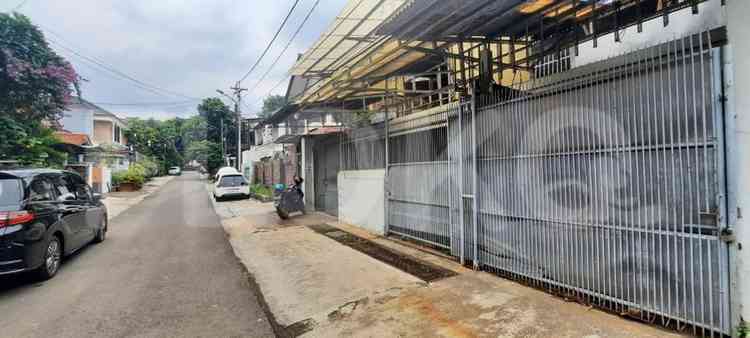 Dijual Rumah 7 BR, Luas 200 m2 di Jl. Mendawai II no.2, Blok M 1