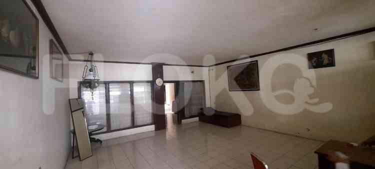 Dijual Rumah 7 BR, Luas 200 m2 di Jl. Mendawai II no.2, Blok M 3