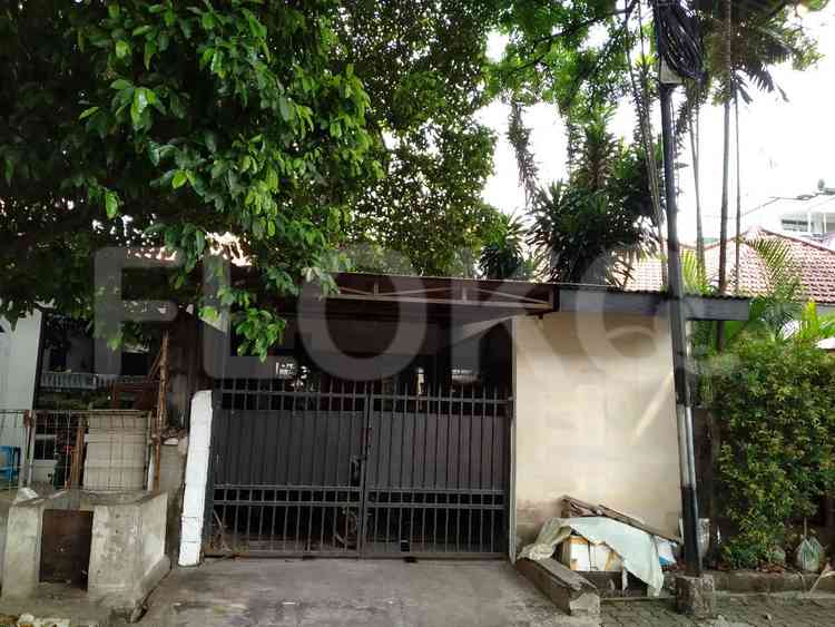 Dijual Rumah 4 BR, Luas 413 m2 di Jl. Lamandau III no 23, Blok M 2