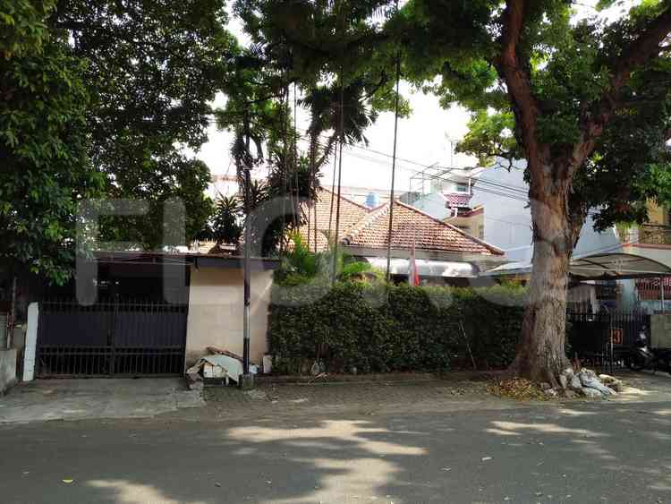 413 sqm, 4 BR house for sale in Jl. Lamandau III no 23, Blok M 1