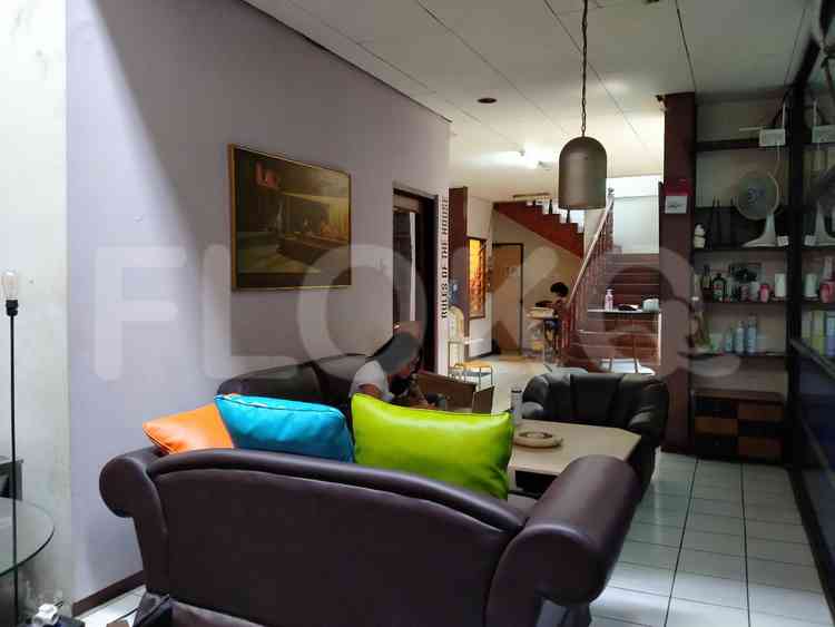 413 sqm, 4 BR house for sale in Jl. Lamandau III no 23, Blok M 6