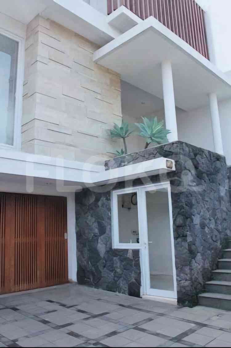 271 sqm, 4 BR house for rent in Jl. Pertanian, Lebak Bulus 1