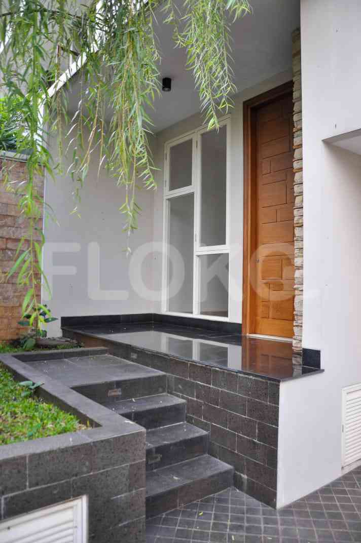 Dijual Rumah 4 BR, Luas 300 m2 di Kawasan Mayestik, Blok M 4