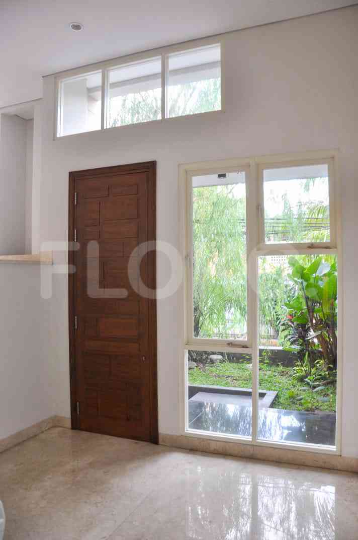 Dijual Rumah 4 BR, Luas 300 m2 di Kawasan Mayestik, Blok M 6