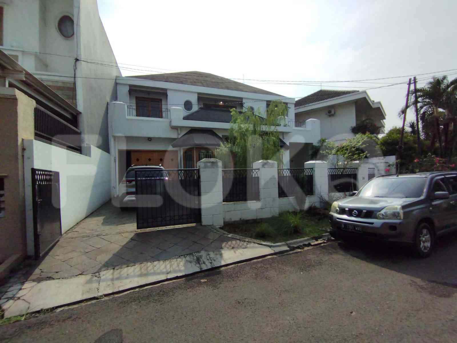 Disewakan Rumah 3 BR, Luas 305 m2 di Niaga Hijau, Pondok Indah 2