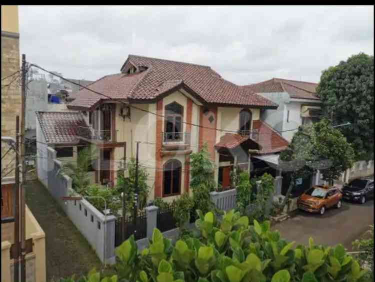 Dijual Rumah 5 BR, Luas 300 m2 di Komplek Deplu , Cipete 2