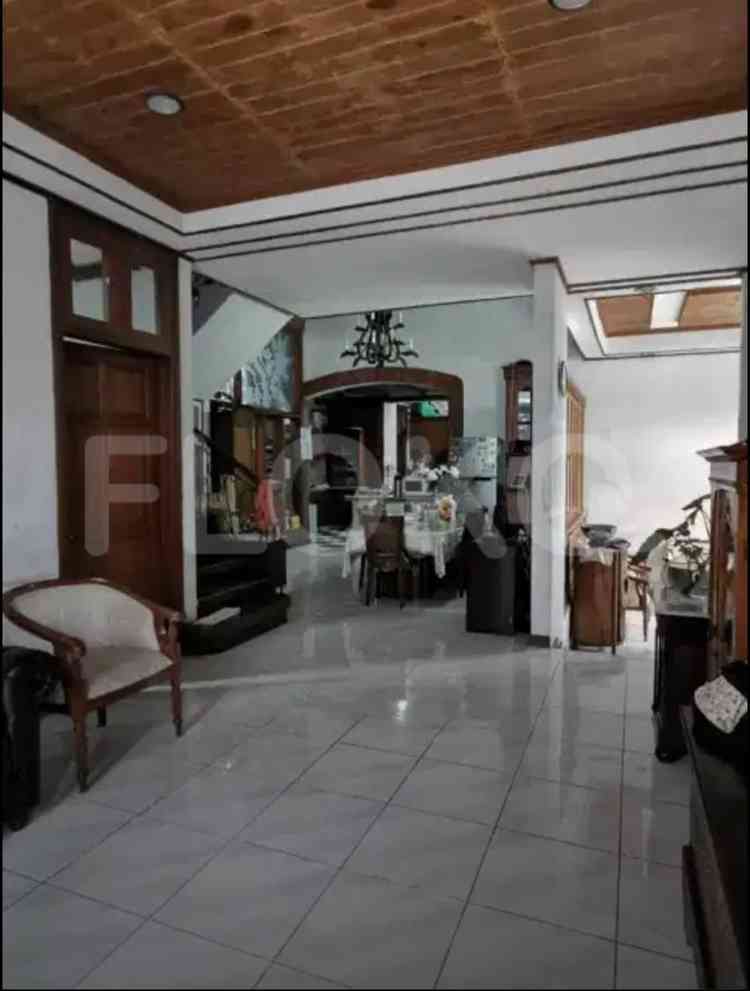 Dijual Rumah 5 BR, Luas 300 m2 di Komplek Deplu , Cipete 7