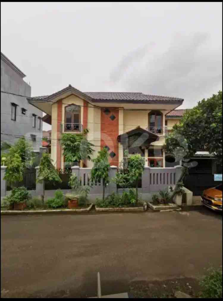 Dijual Rumah 5 BR, Luas 300 m2 di Komplek Deplu , Cipete 1