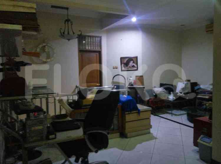 Dijual Rumah 3 BR, Luas 90 m2 di Tomang, Grogol 5