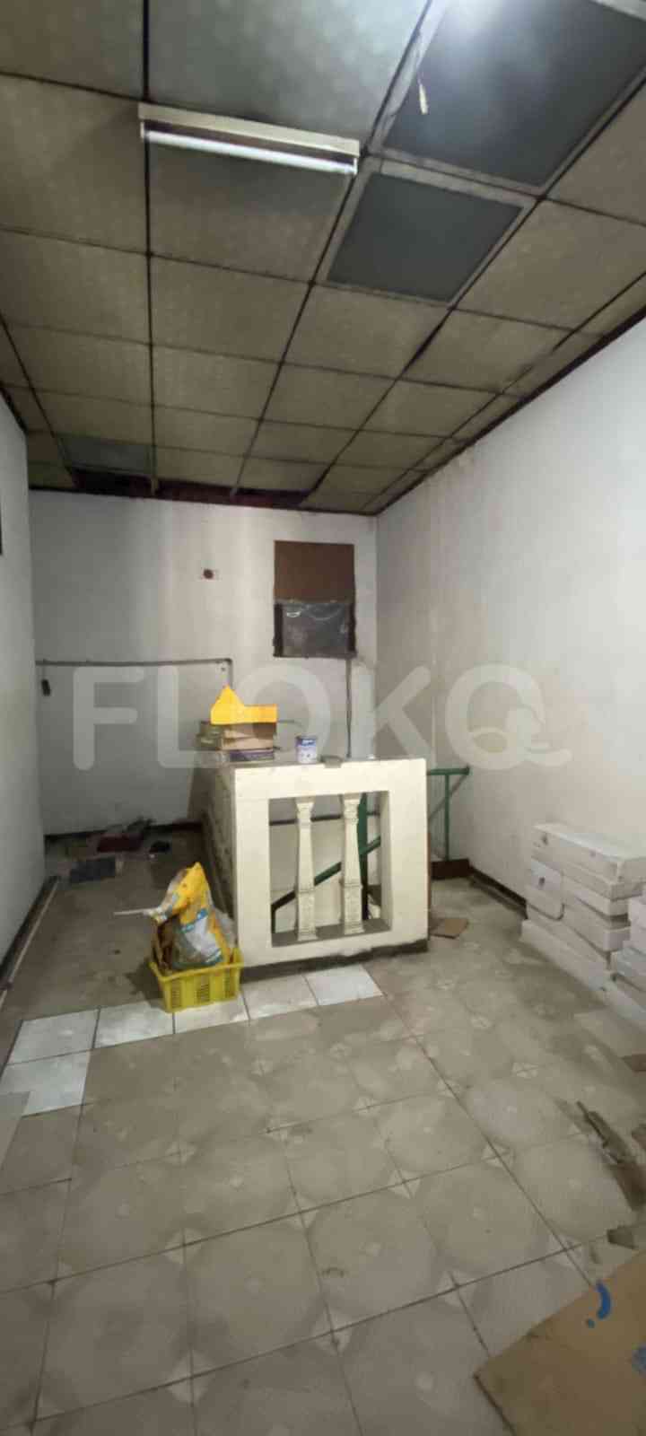 Dijual Rumah 3 BR, Luas 87 m2 di Tomang, Grogol 5