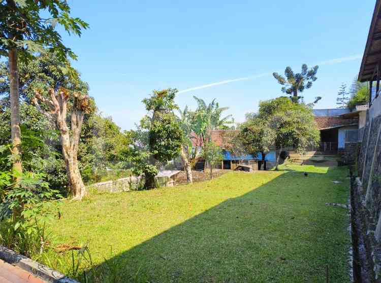 Dijual Rumah 5 BR, Luas 2000 m2 di Cisarua, Bogor 6