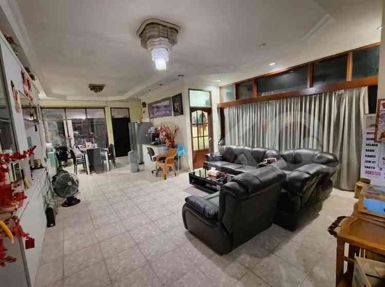 Dijual Rumah 9 BR, Luas 360 m2 di Petojo Selatan, Kemanggisan 2