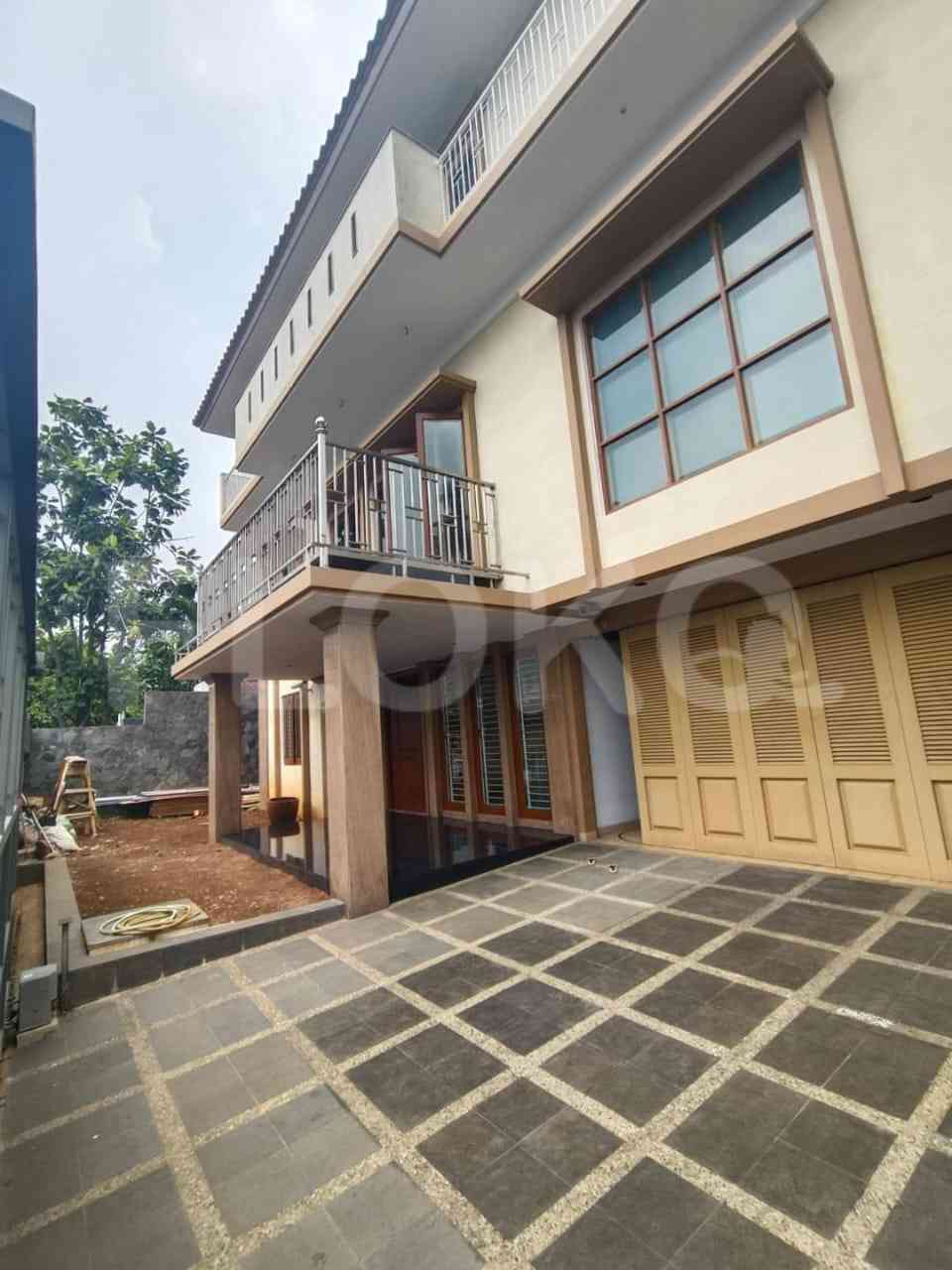 Dijual Rumah 6 BR, Luas 900 m2 di Taman Villa Meruya, Meruya 2