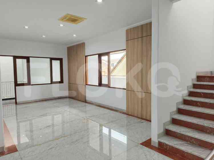 Dijual Rumah 6 BR, Luas 900 m2 di Taman Villa Meruya, Meruya 6