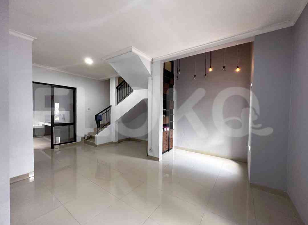 Dijual Rumah 3 BR, Luas 105 m2 di Casajardin, Cengkareng 3