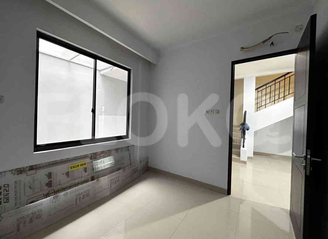 Dijual Rumah 3 BR, Luas 105 m2 di Casajardin, Cengkareng 6