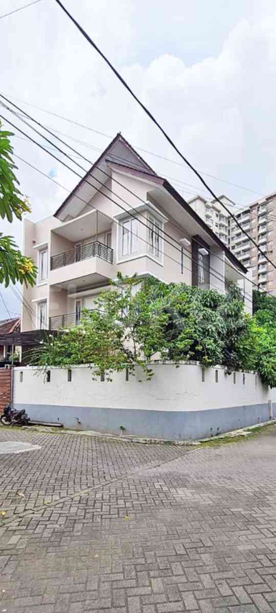 Dijual Rumah 5 BR, Luas 500 m2 di Kebon Jeruk Indah, Kebon Jeruk 3