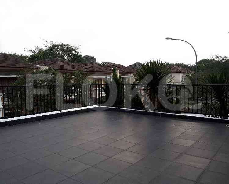 Disewakan Rumah 4 BR, Luas 250 m2 di The Green, BSD 9