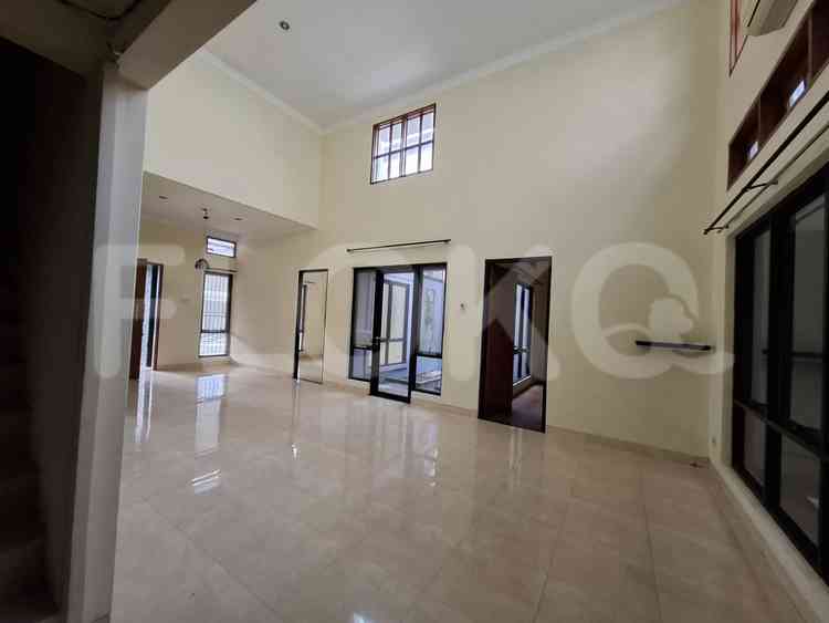 Disewakan Rumah 3 BR, Luas 160 m2 di Menteng, Bintaro 2