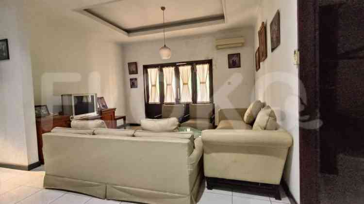 Disewakan Rumah 6 BR, Luas 450 m2 di Sektor 9, Bintaro 2