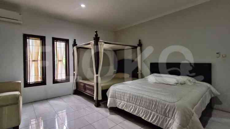 Disewakan Rumah 6 BR, Luas 450 m2 di Sektor 9, Bintaro 5