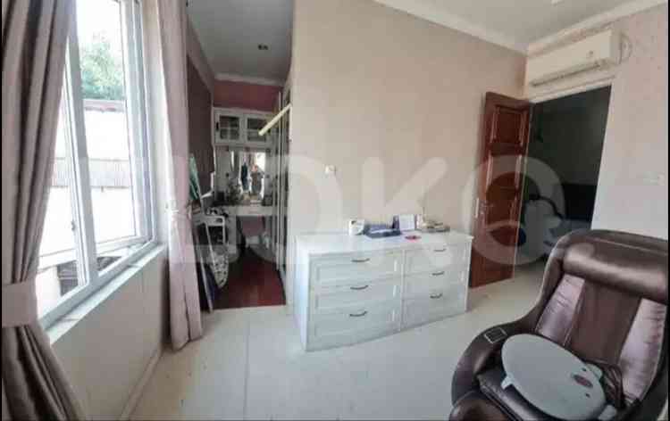 400 sqm, 4 BR house for rent in Taman Senayan 2, Bintaro 9