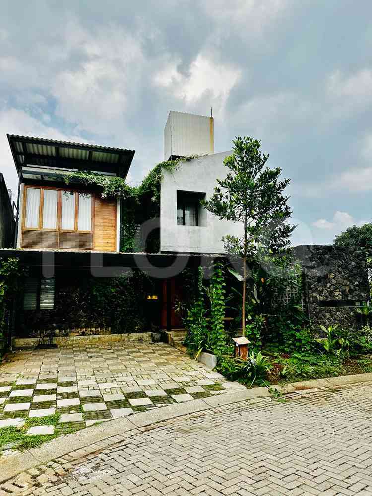 250 sqm, 4 BR house for rent in Emerald, Bintaro 1