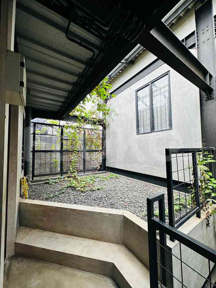 250 sqm, 4 BR house for rent in Emerald, Bintaro 9