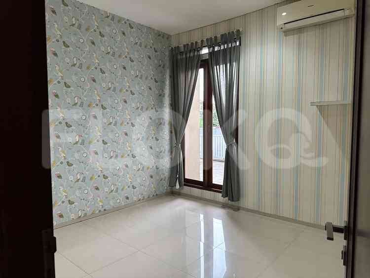 Disewakan Rumah 4 BR, Luas 180 m2 di Sektor 9, Bintaro 5