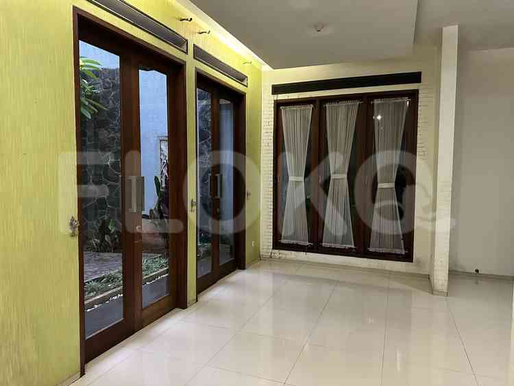 Disewakan Rumah 4 BR, Luas 180 m2 di Sektor 9, Bintaro 10