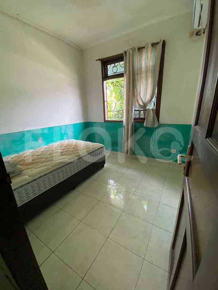 Dijual Rumah 4 BR, Luas 210 m2 di Raffles Hills, Cibubur 8