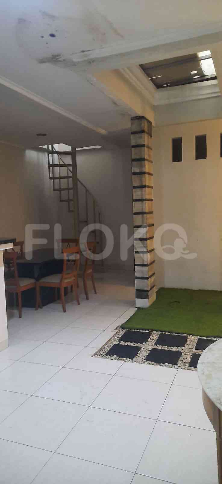 Dijual Rumah 4 BR, Luas 200 m2 di Kota Wisata, Cibubur 10