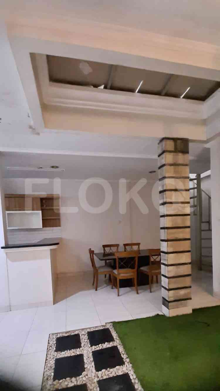 Dijual Rumah 4 BR, Luas 200 m2 di Kota Wisata, Cibubur 11