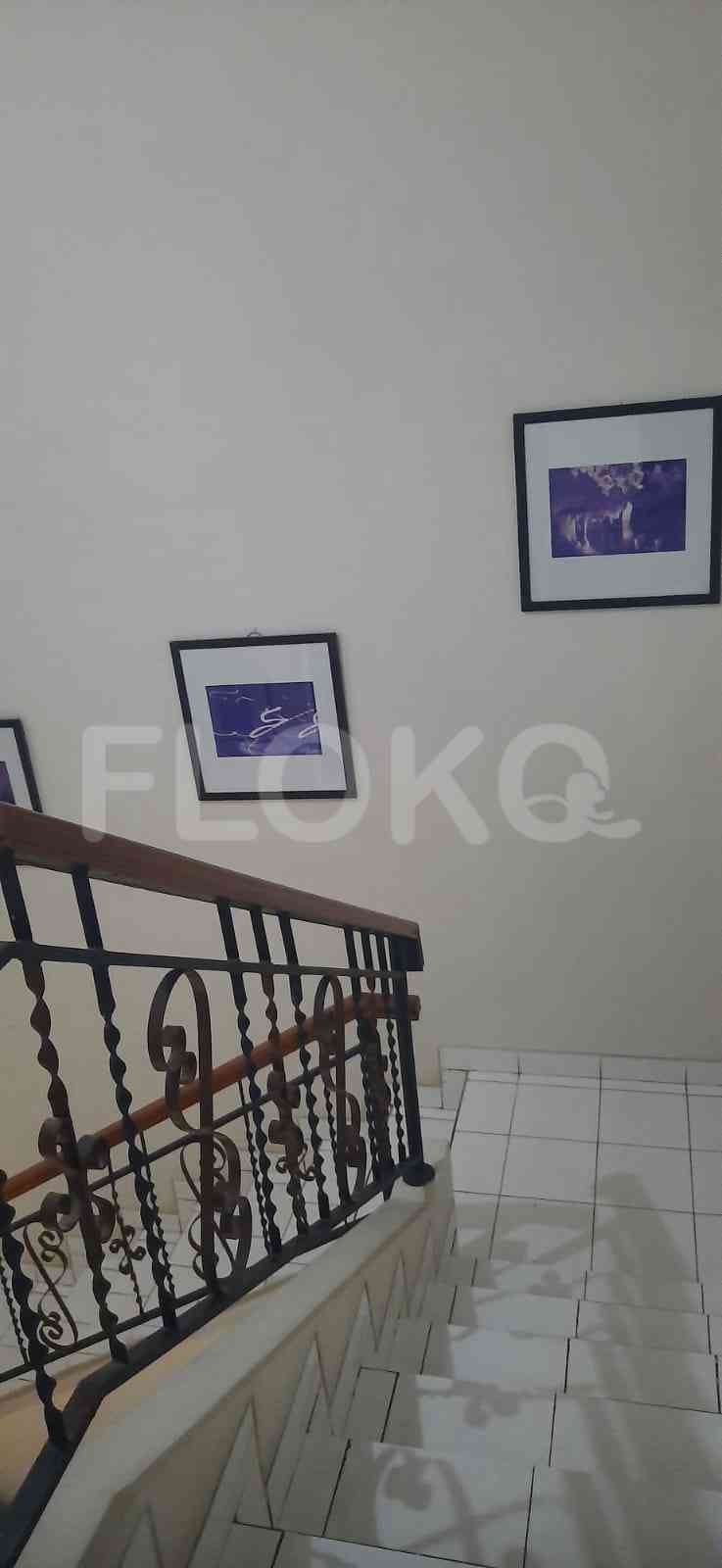 Dijual Rumah 4 BR, Luas 200 m2 di Kota Wisata, Cibubur 9