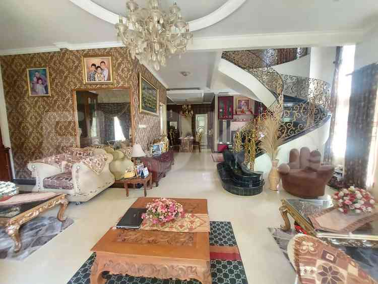 Dijual Rumah 5 BR, Luas 450 m2 di Royal Residence Pulo Gebang, Menteng 2