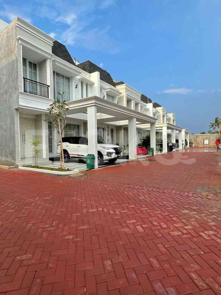 213 sqm, 5 BR house for sale in Bambu Apus Cipayung, Pasar Rebo 3