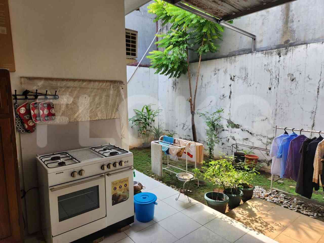 Dijual Rumah 2 BR, Luas 88 m2 di Legenda Wisata, Cibubur 8