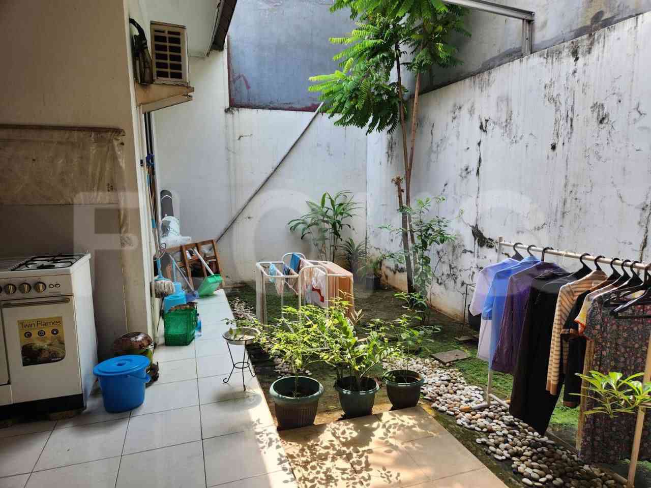 Dijual Rumah 2 BR, Luas 88 m2 di Legenda Wisata, Cibubur 9