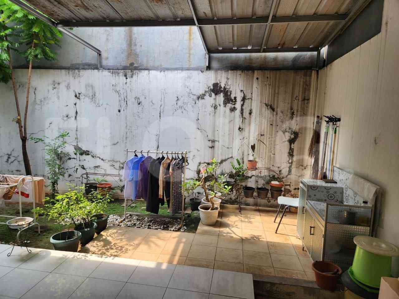 Dijual Rumah 2 BR, Luas 88 m2 di Legenda Wisata, Cibubur 10