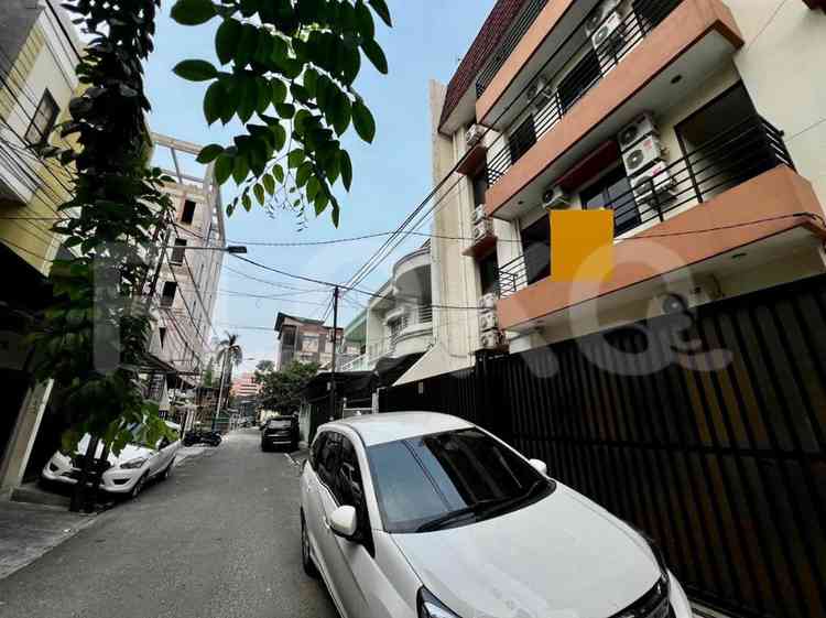 Dijual Rumah 50 BR, Luas 804 m2 di Jakarta Barat, Tanjung Duren 3