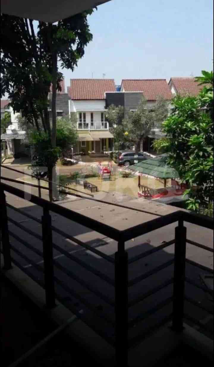 Disewakan Rumah 3 BR, Luas 120 m2 di Raffles Hills, Cibubur 12