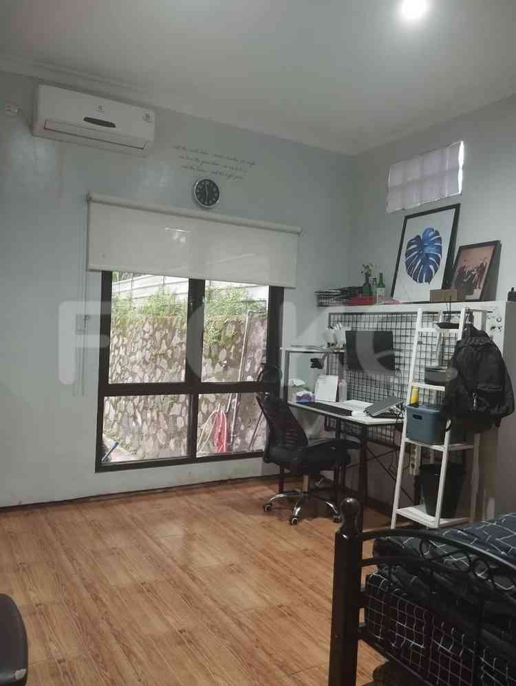 Dijual Rumah 4 BR, Luas 200 m2 di Kencana Loka, BSD 6