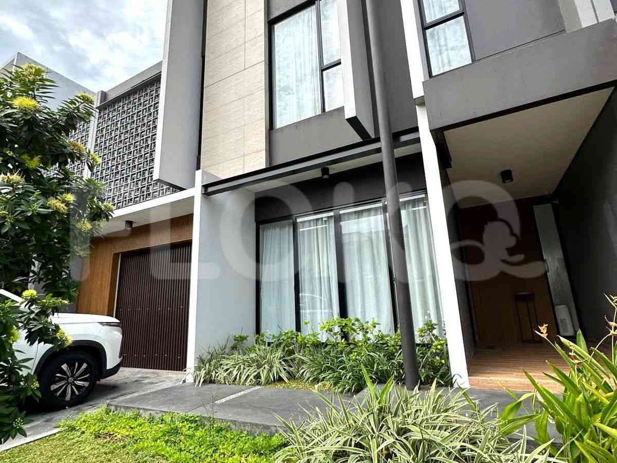 Dijual Rumah 4 BR, Luas 233 m2 di Cluster Eldora Suvarna Suteras, Tangerang 1
