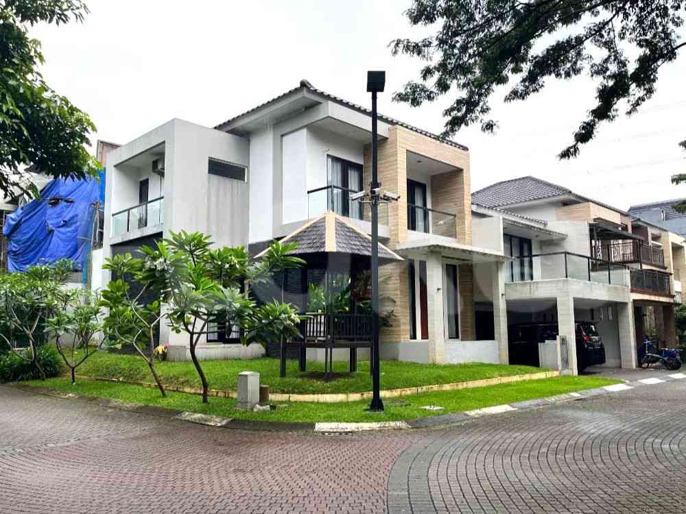 Dijual Rumah 5 BR, Luas 273 m2 di Kebayoran Essence, Bintaro 4